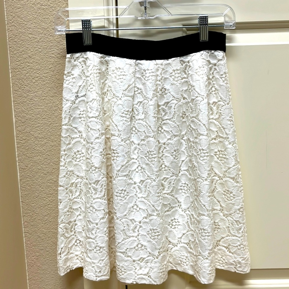 Loft 2 Petite Cream Lace Pleated Skirt